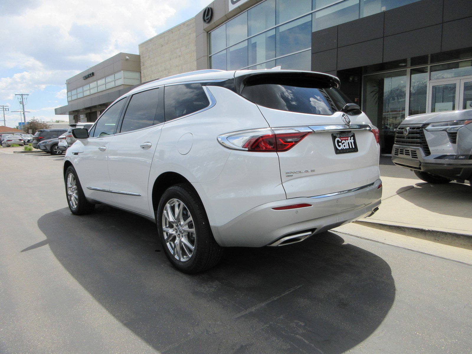 Used 2023 Buick Enclave Premium w/ Experience Buick Package AWD/4WD image 5