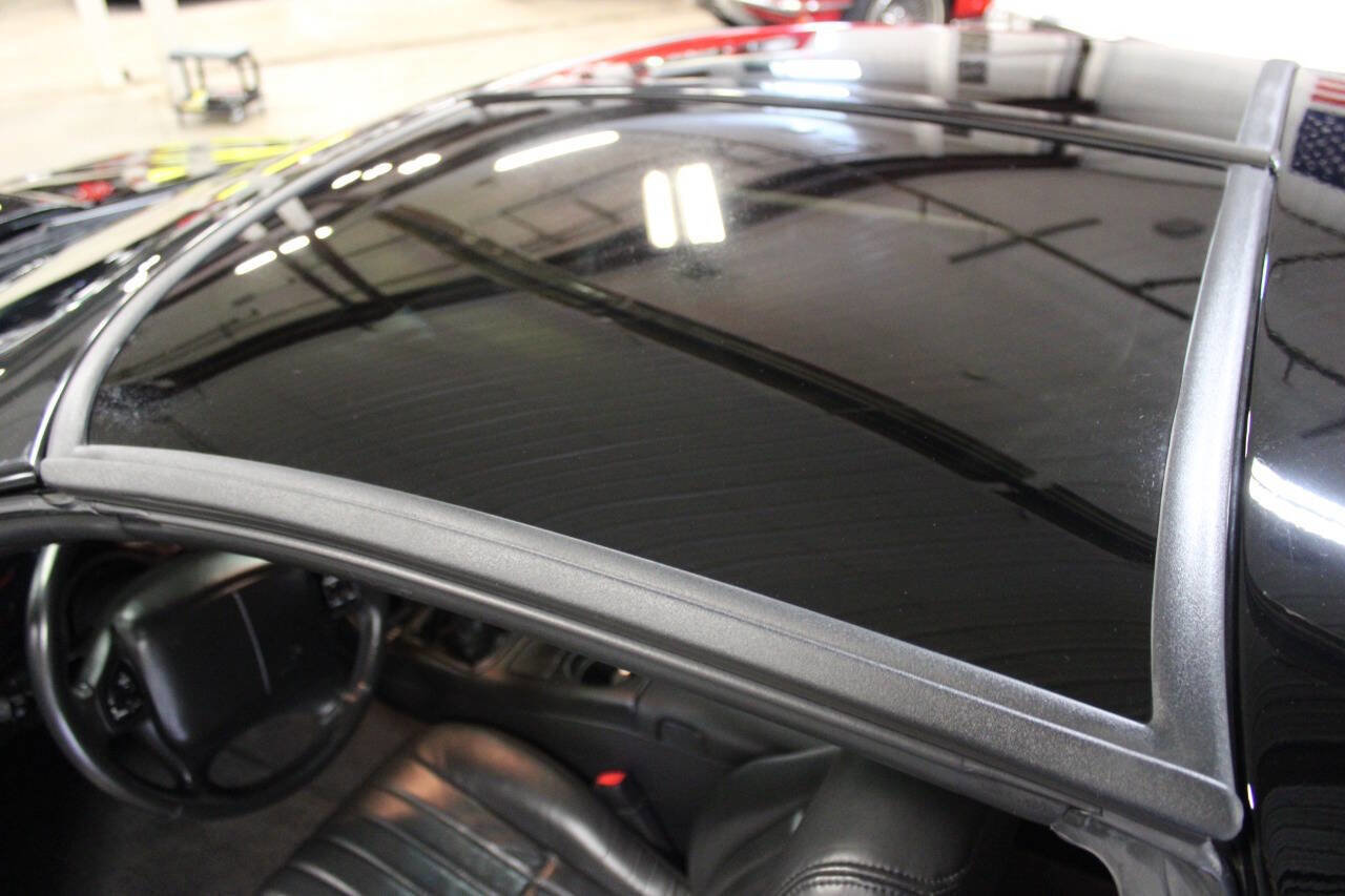 Used 2000 Chevrolet Camaro Z28 w/ SS Performance/Appearance Pkg image 38