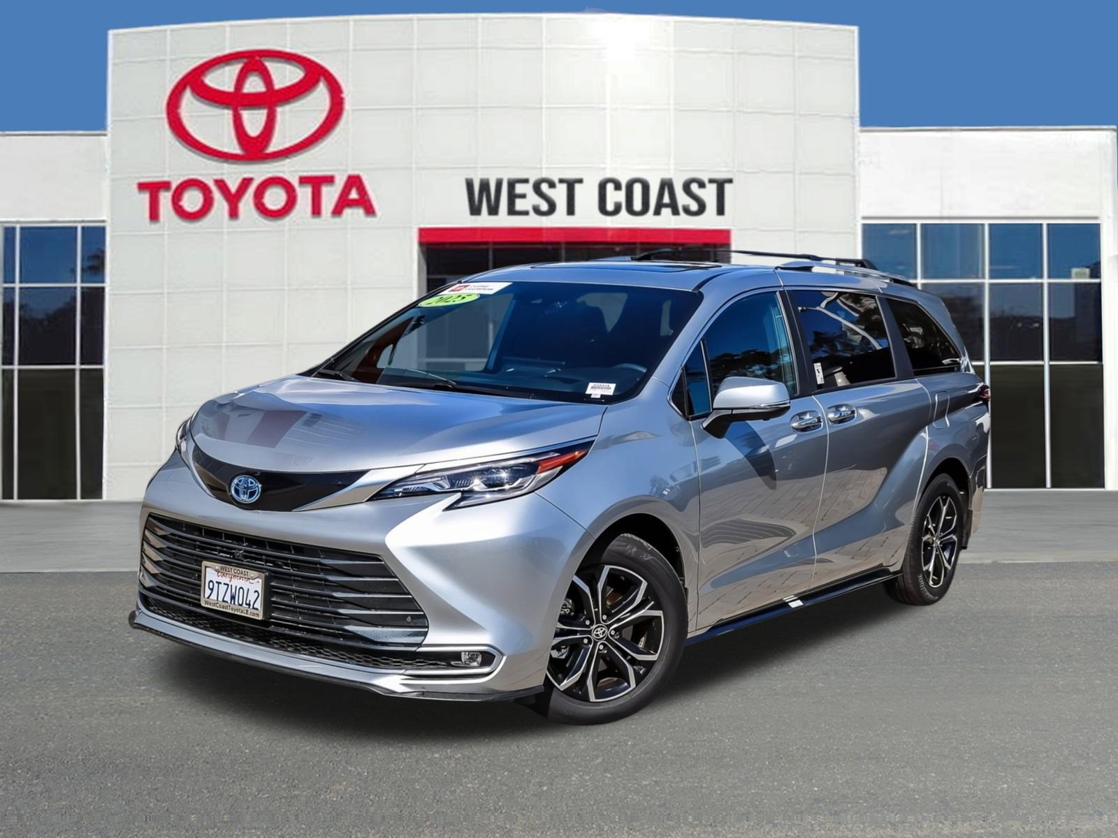 Used 2025 Toyota Sienna Platinum video 1