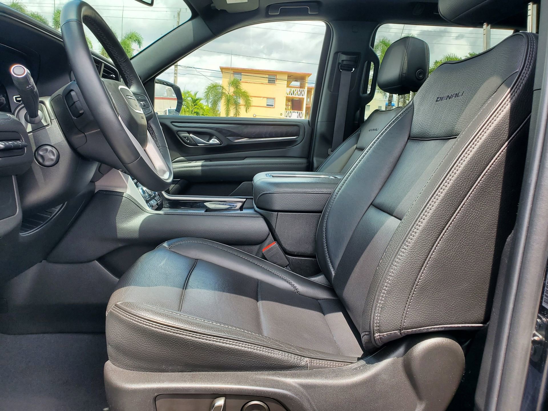 Used 2023 GMC Yukon XL Denali AWD/4WD image 21