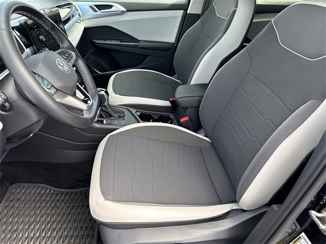 Used 2025 Volkswagen Taos SE image 29