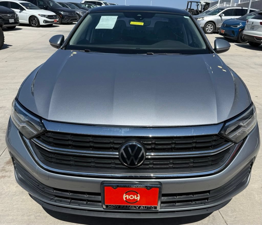 Used 2024 Volkswagen Jetta SE w/ Panoramic Sunroof Package FWD image 4