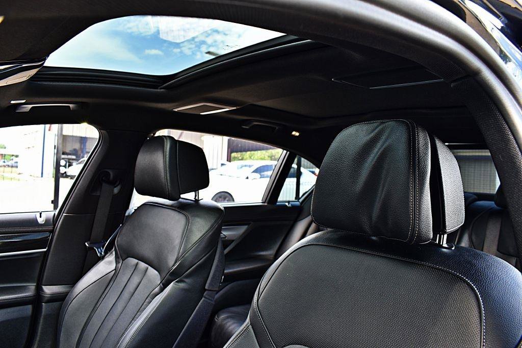 Used 2019 BMW 740i w/ Executive Package RWD image 49