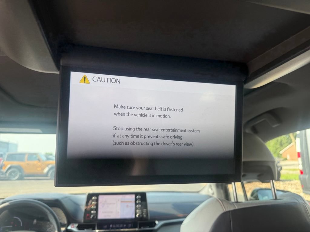 Used 2022 Toyota Sienna XSE w/ XSE Plus Package AWD/4WD image 43