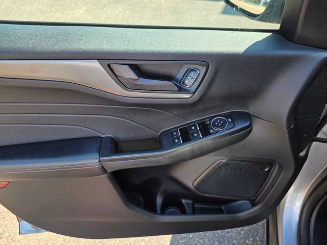 Used 2023 Ford Escape Active w/ Tech Pack #1 AWD/4WD image 17