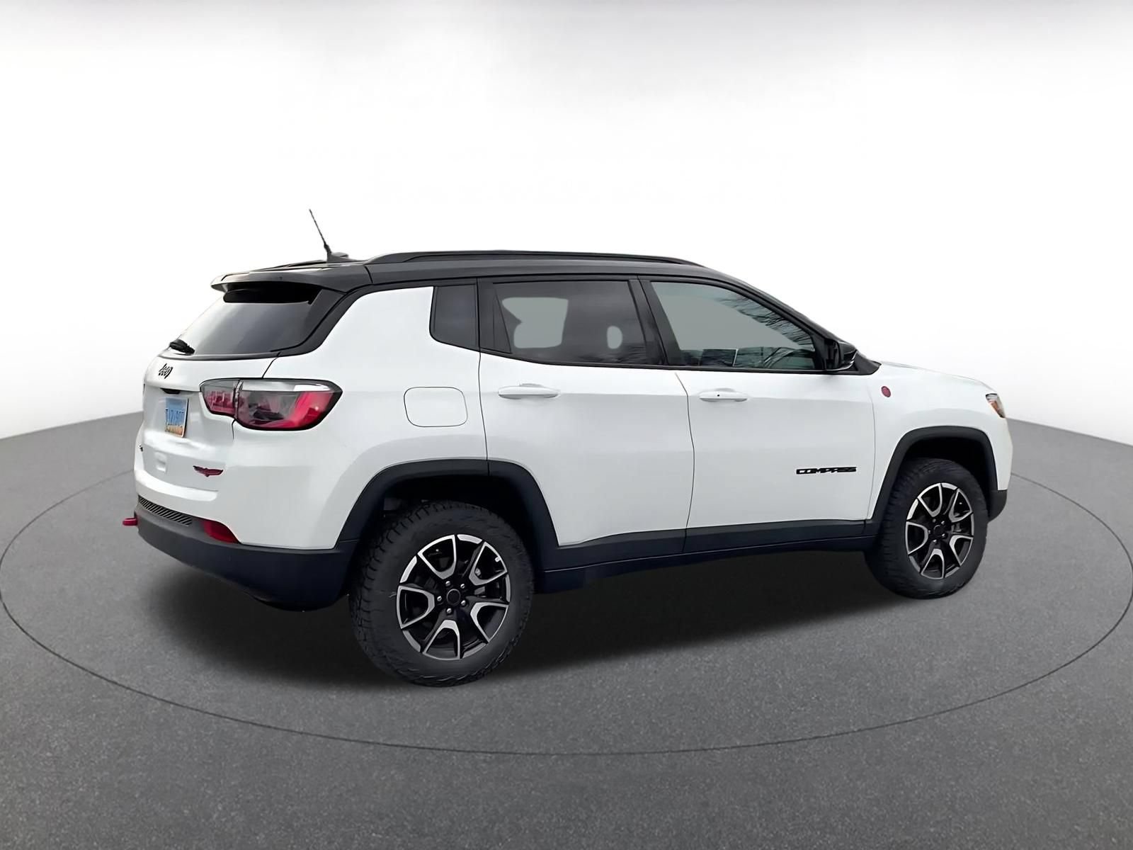 Used 2025 Jeep Compass Trailhawk AWD/4WD image 15
