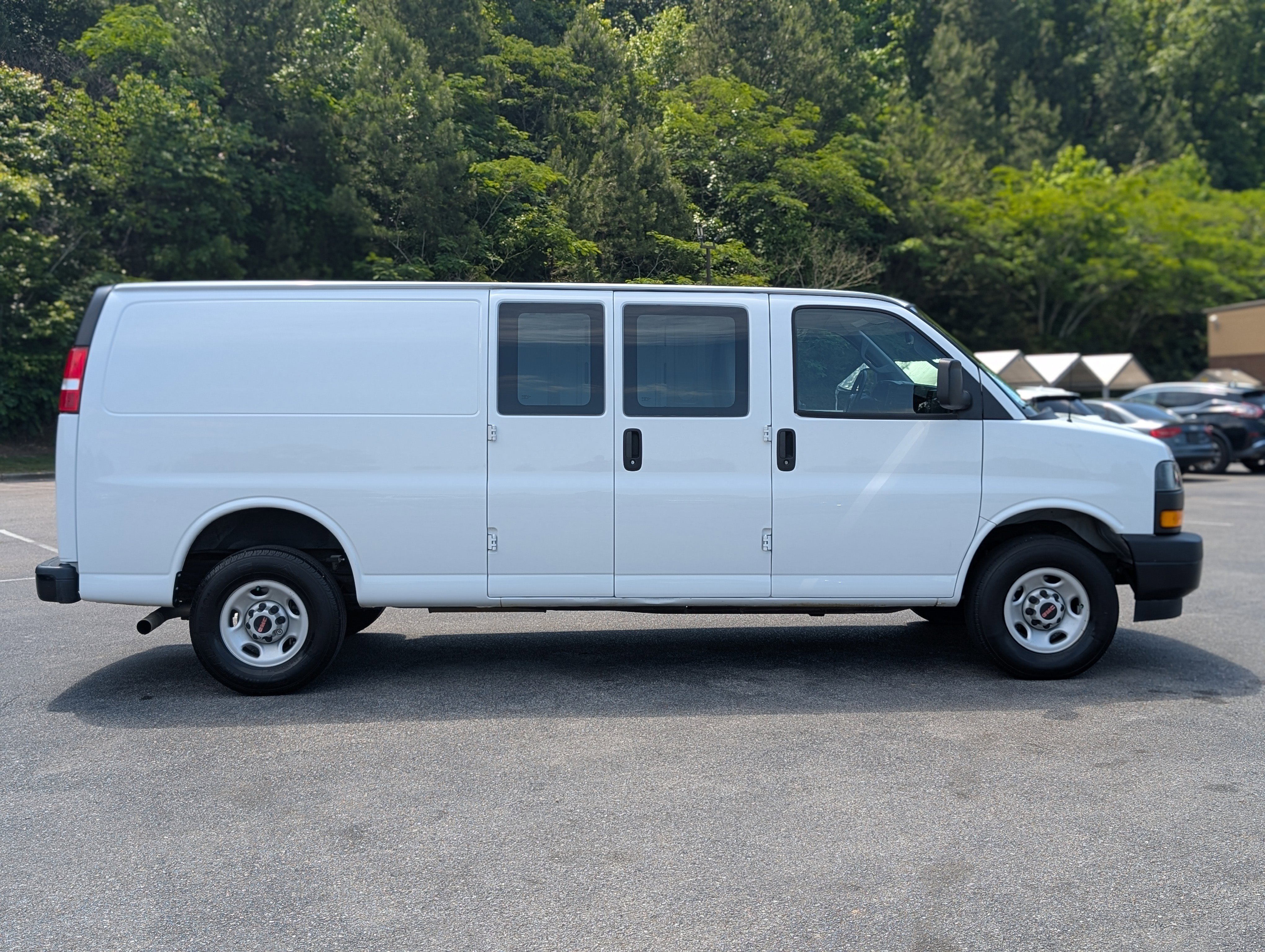 Used 2022 GMC Savana 3500 Extended w/ Driver Convenience Package RWD image 10
