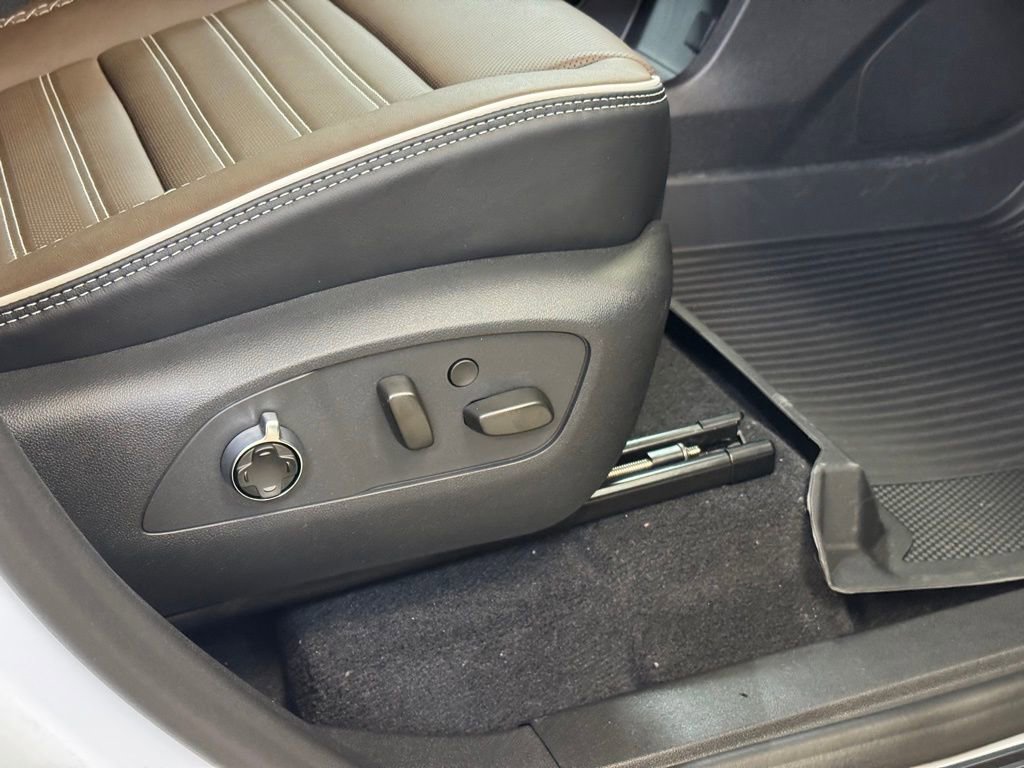 New 2026 GMC Acadia Denali Ultimate w/ LPO, Floor Liner Package image 32