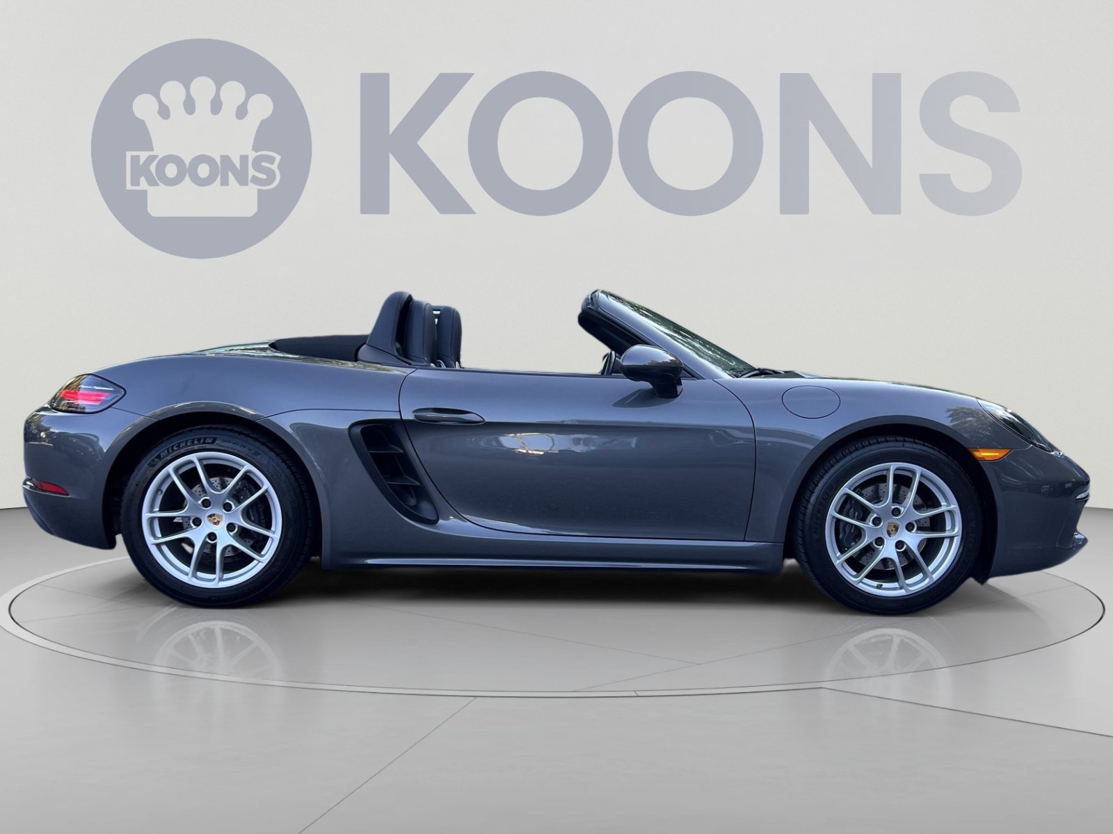 Used 2018 Porsche 718 Boxster RWD image 12