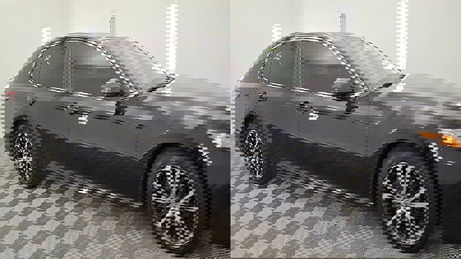 Used 2019 Toyota Camry SE image 6