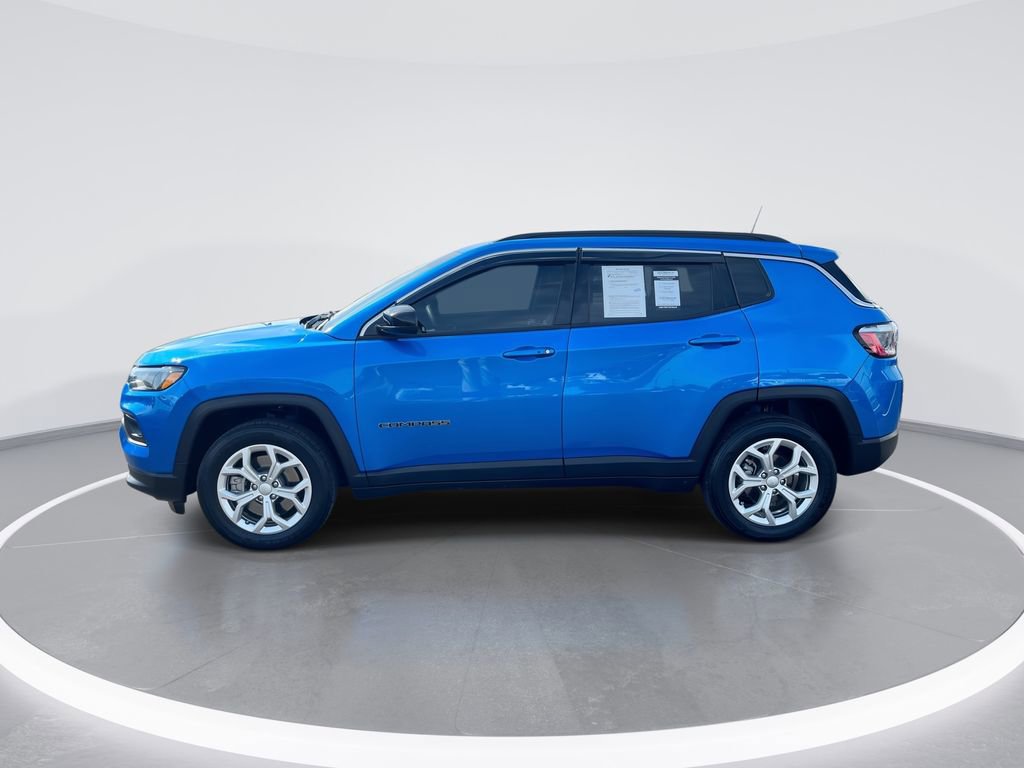 Used 2024 Jeep Compass Latitude w/ Convenience Group AWD/4WD image 5