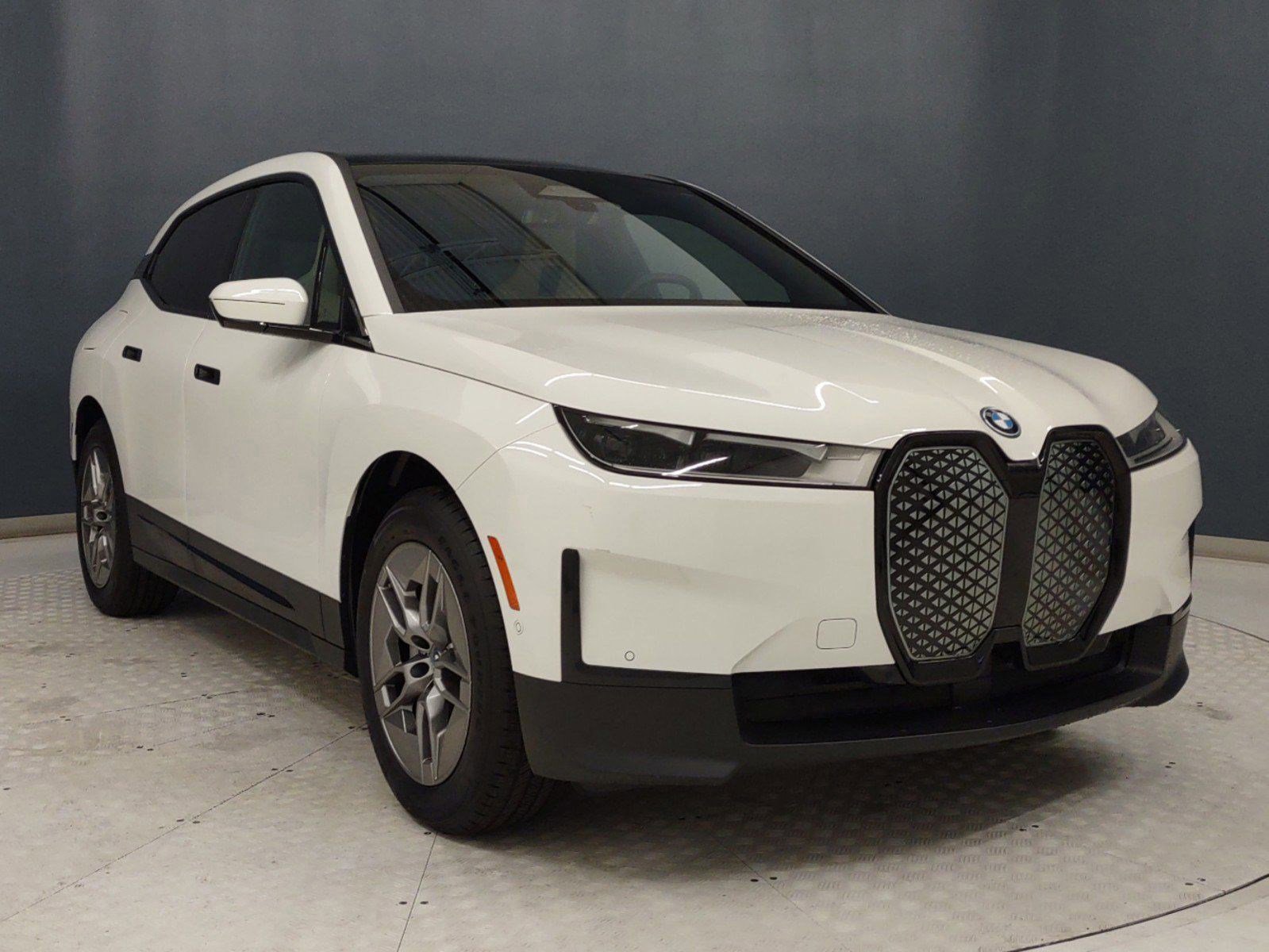 Used 2023 BMW iX xDrive50 image 17