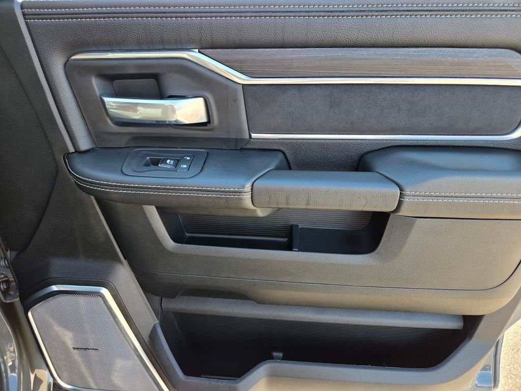 Used 2025 RAM 2500 Laramie AWD/4WD image 22