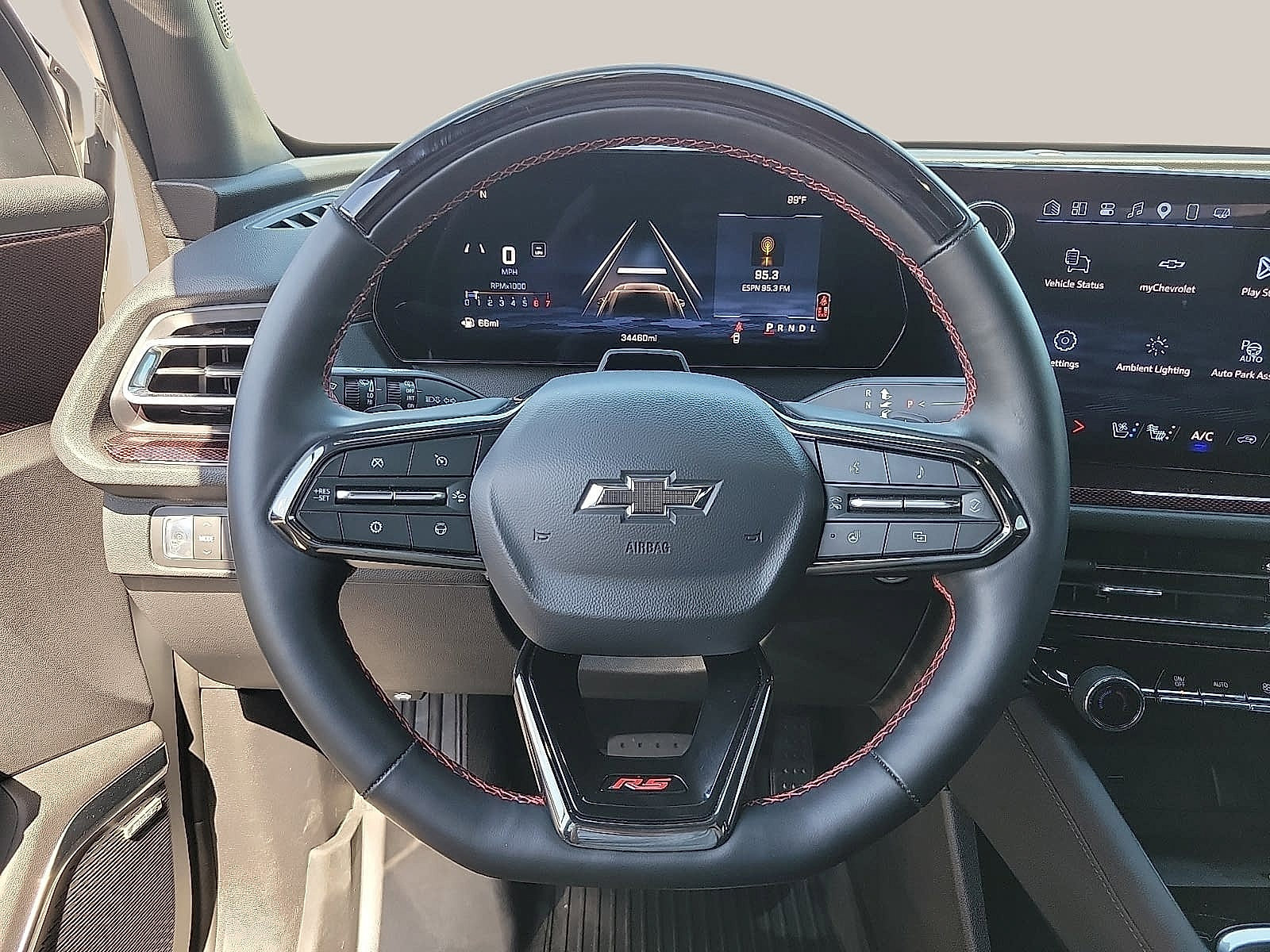 Used 2025 Chevrolet Traverse RS w/ LPO, Floor Liner Package FWD image 20