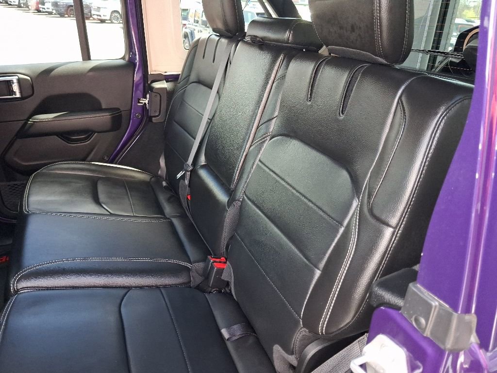 Used 2023 Jeep Wrangler Unlimited Sahara w/ Cold Weather Group AWD/4WD image 19