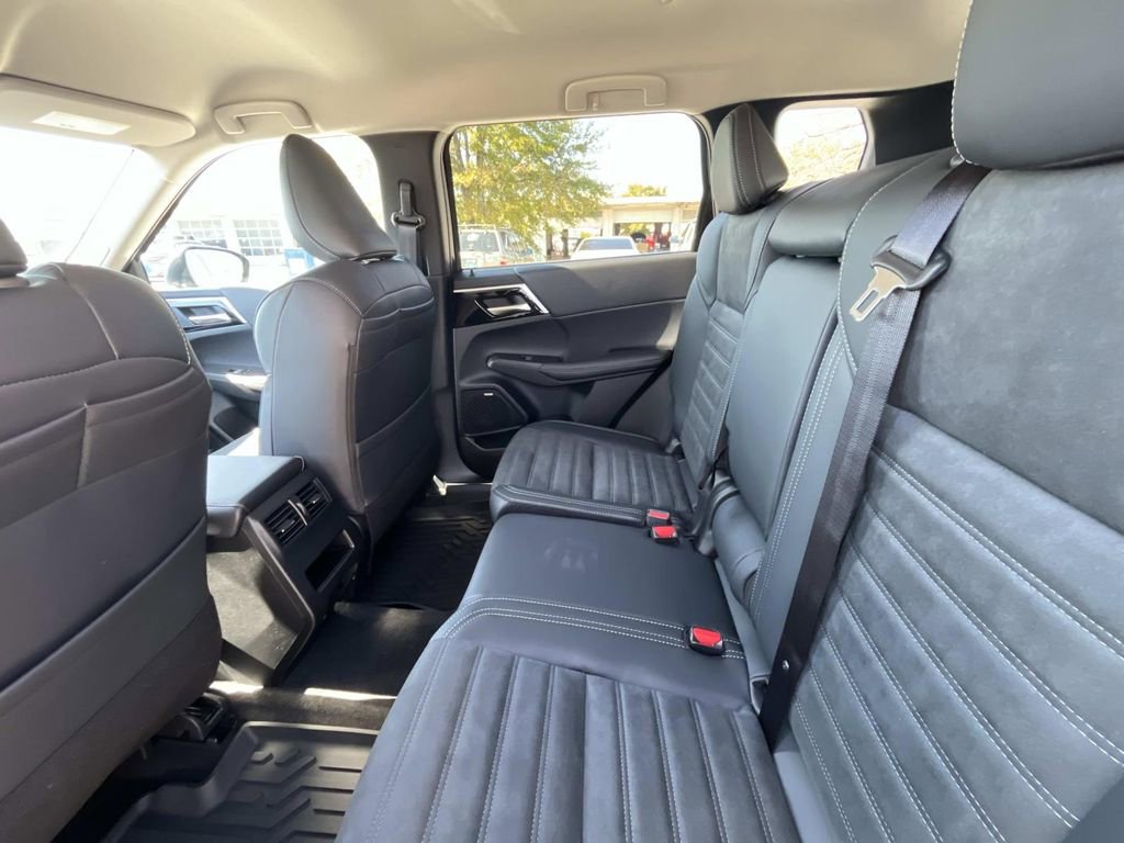 New 2026 Mitsubishi Outlander SE FWD image 11
