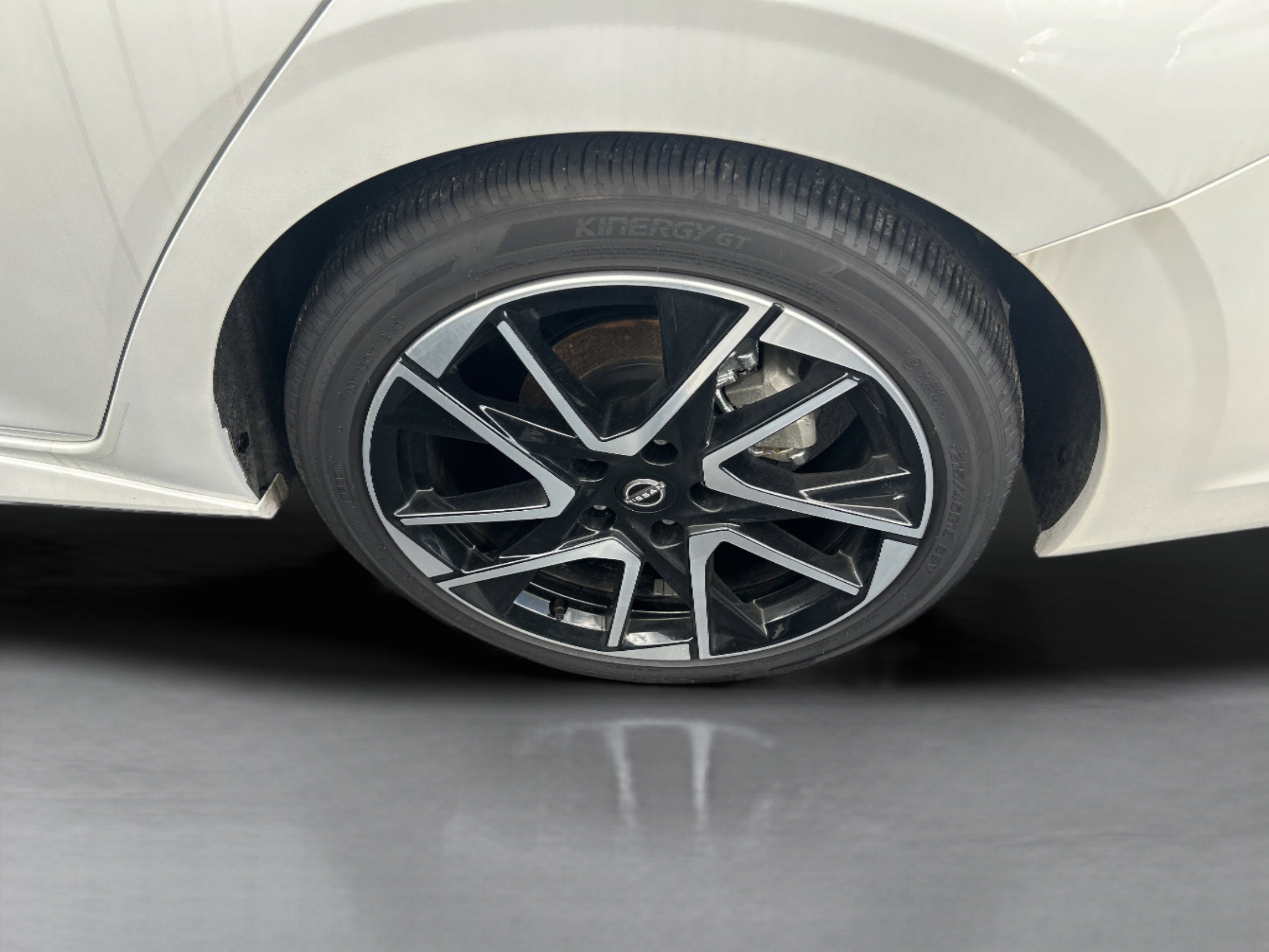 Used 2025 Nissan Sentra SR w/ SR Premium Package image 49