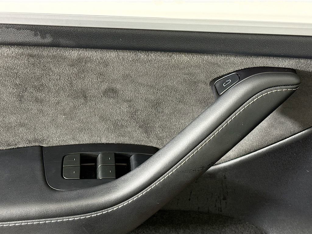 Used 2024 Tesla Model Y Long Range image 22