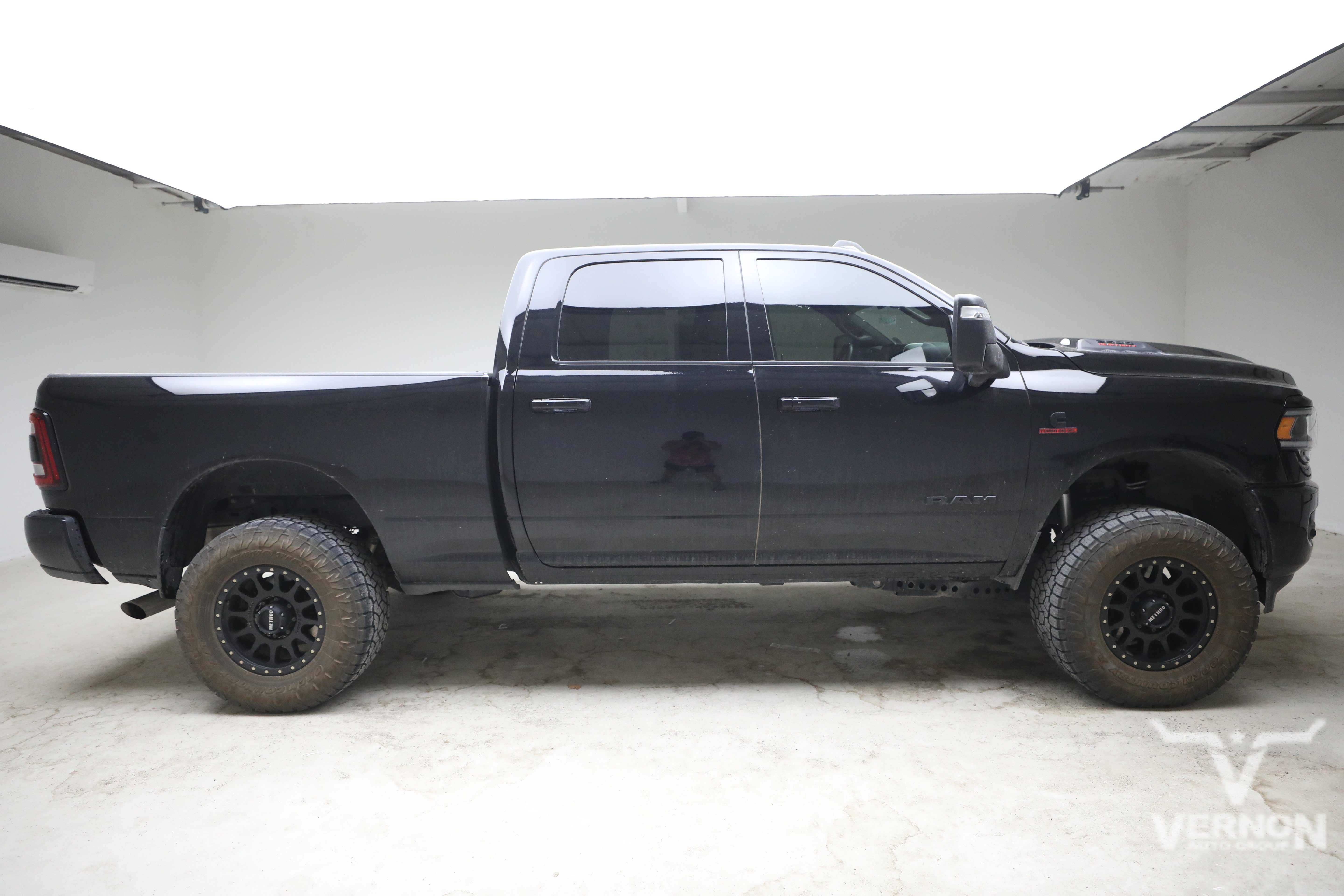 Used 2024 RAM 2500 Laramie w/ Night Edition AWD/4WD image 4