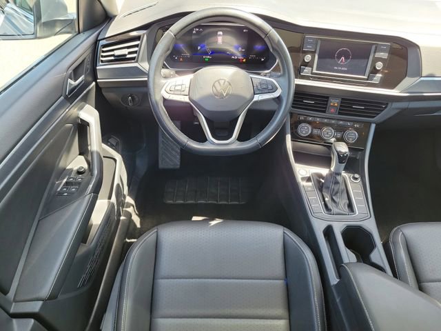 Used 2024 Volkswagen Jetta SE image 12