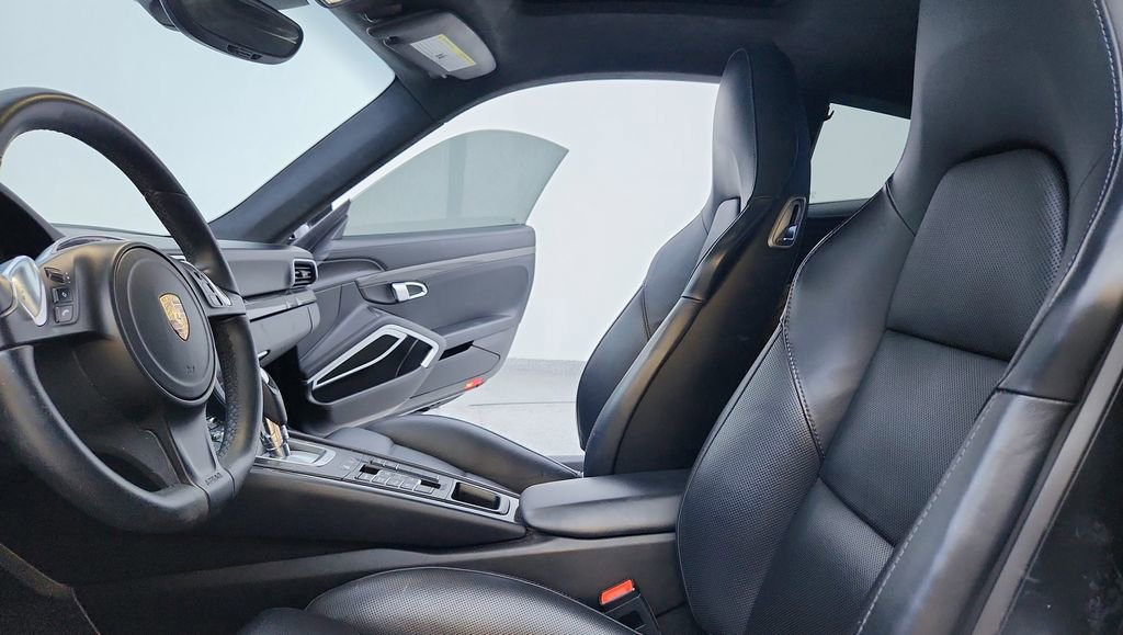 Used 2014 Porsche 911 Turbo S image 19