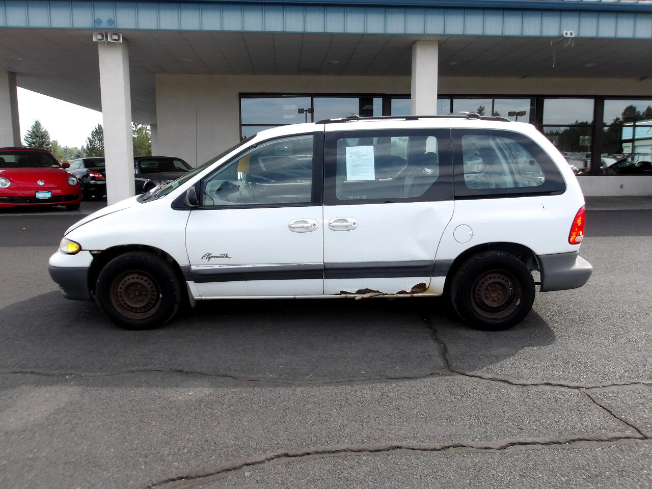 Used 1999 Plymouth Voyager image 2
