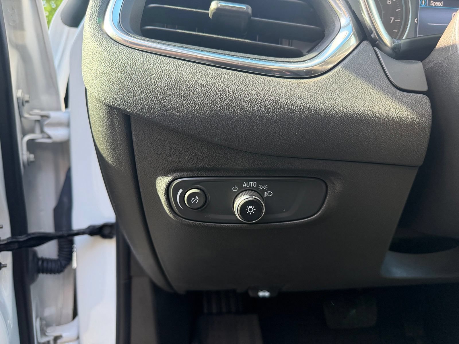 Used 2024 Chevrolet Equinox LT w/ LPO, Floor Liner Package FWD image 20