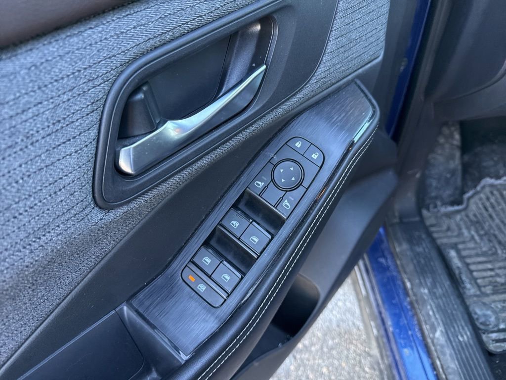 Used 2022 Nissan Rogue SV image 6