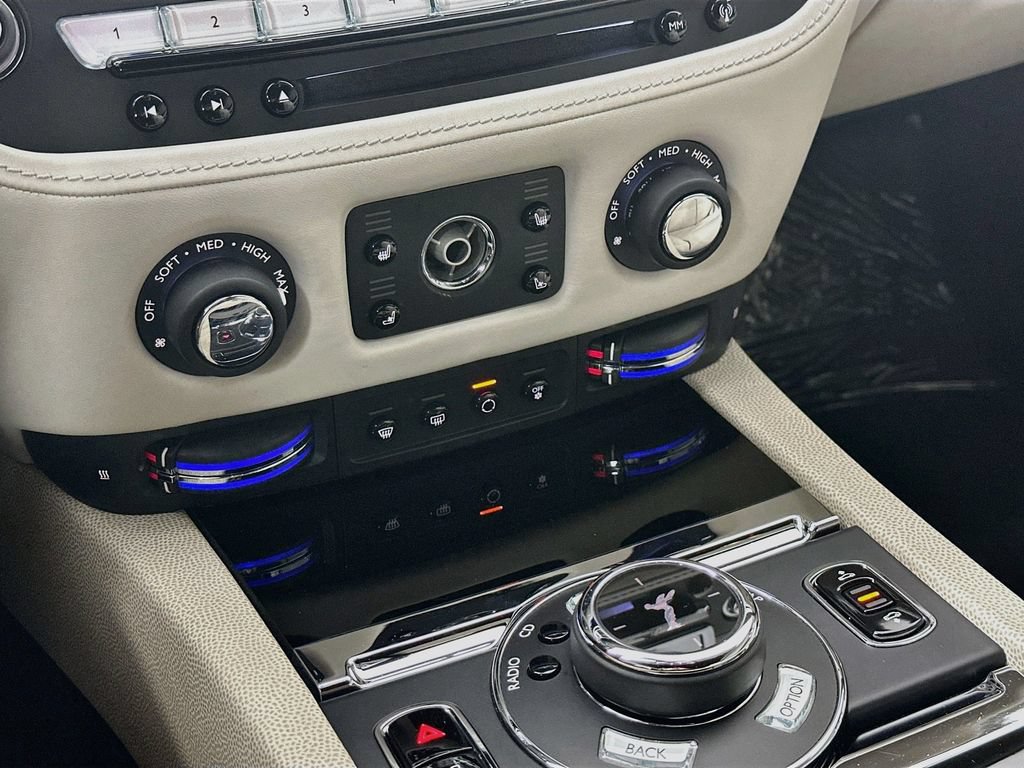 Used 2015 Rolls-Royce Wraith RWD image 12