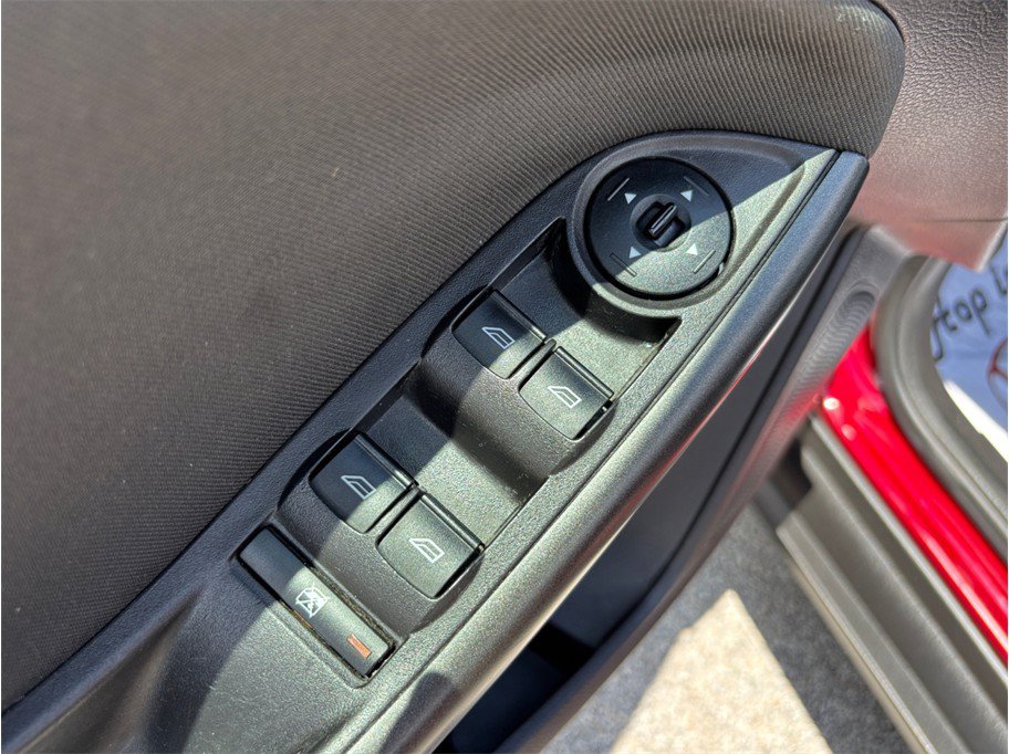 Used 2015 Ford Focus SE w/ Equipment Group 201A FWD image 18