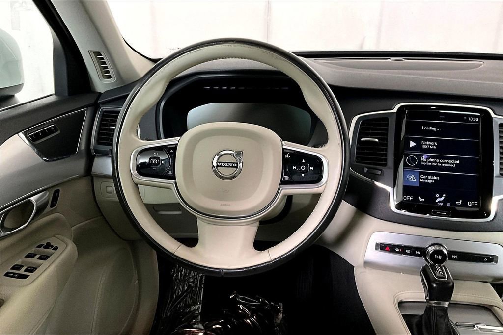 Used 2017 Volvo XC90 T6 Momentum w/ Vision Package image 5