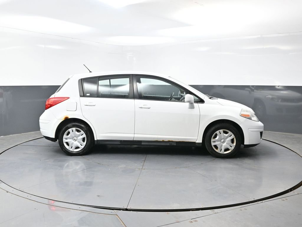 Used 2011 Nissan Versa 1.8 S FWD image 2
