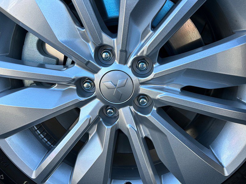 New 2025 Mitsubishi Outlander ES image 16