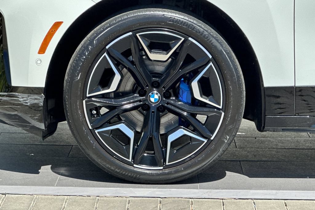 Used 2024 BMW iX xDrive50 w/ Sport Package AWD/4WD image 33