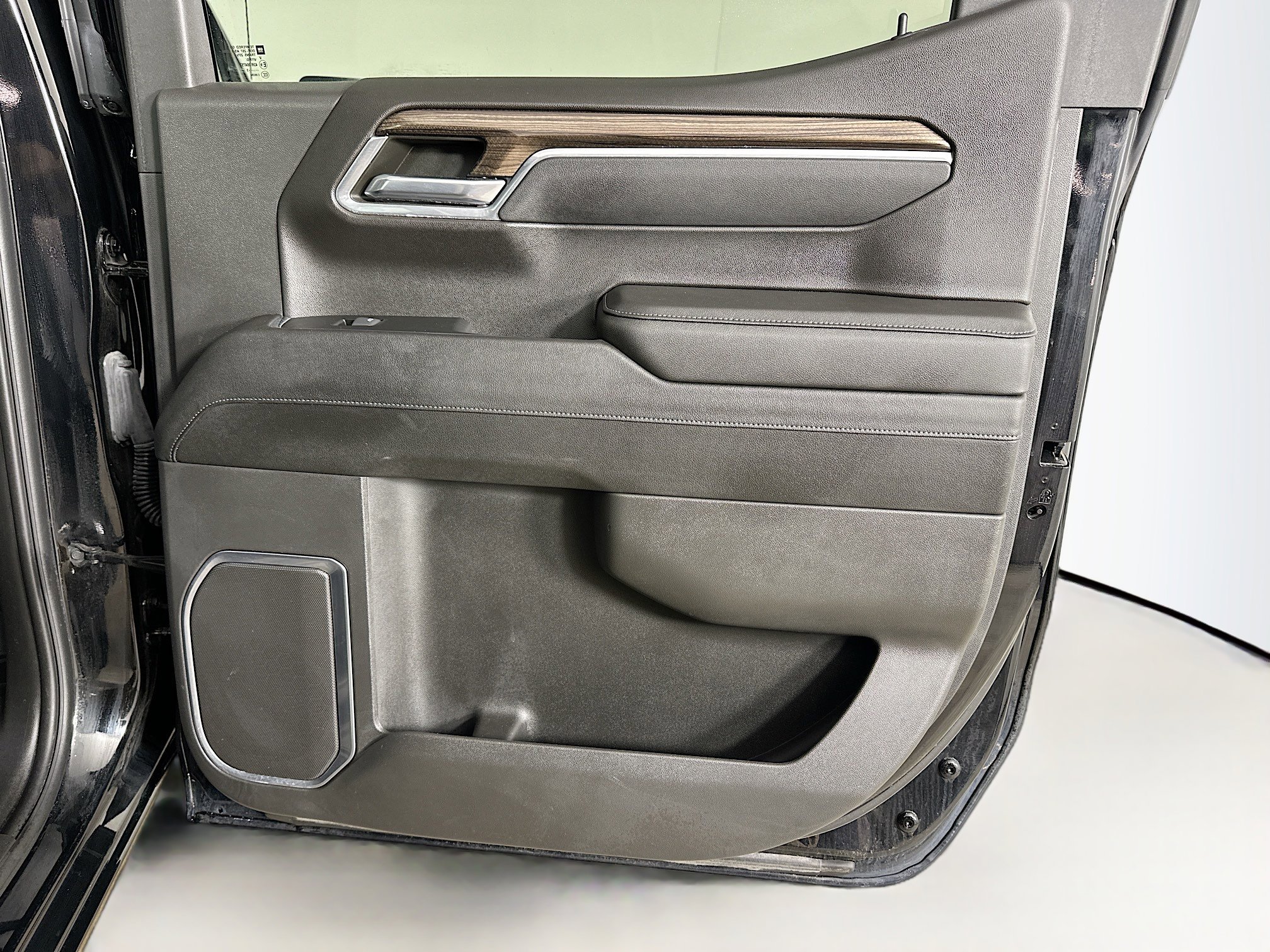 Used 2023 Chevrolet Silverado 1500 LT AWD/4WD image 29