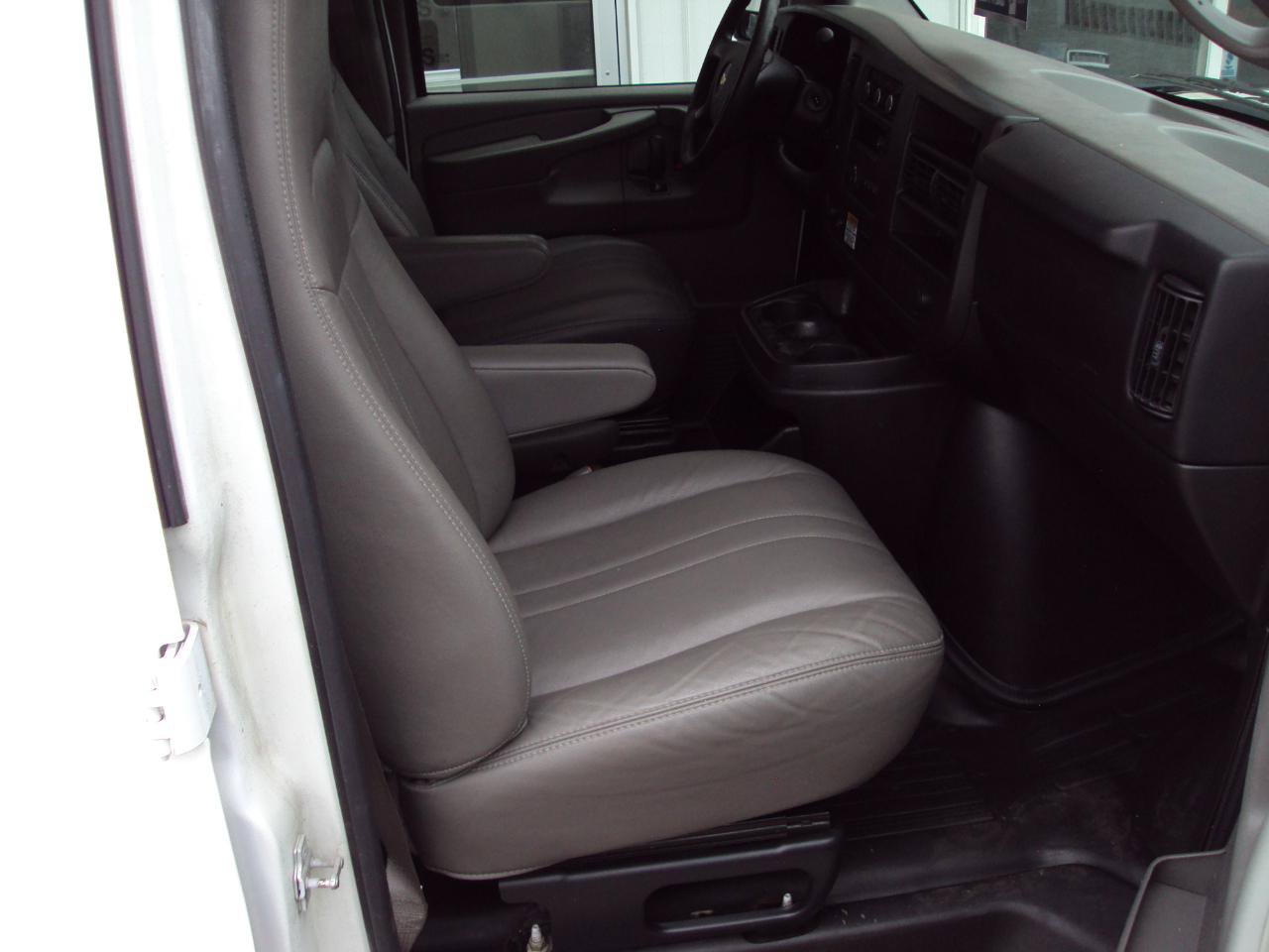 Used 2012 Chevrolet Express 1500 AWD image 16