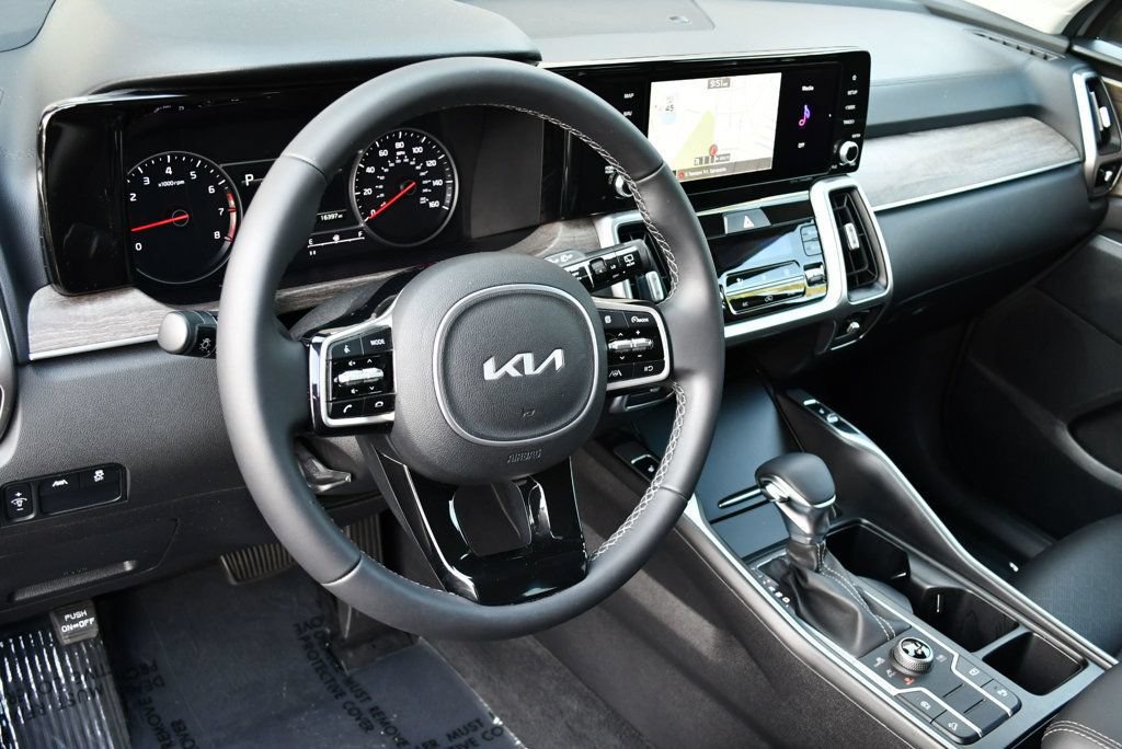 Used 2022 Kia Sorento S w/ Panoramic Sunroof Package AWD/4WD image 13