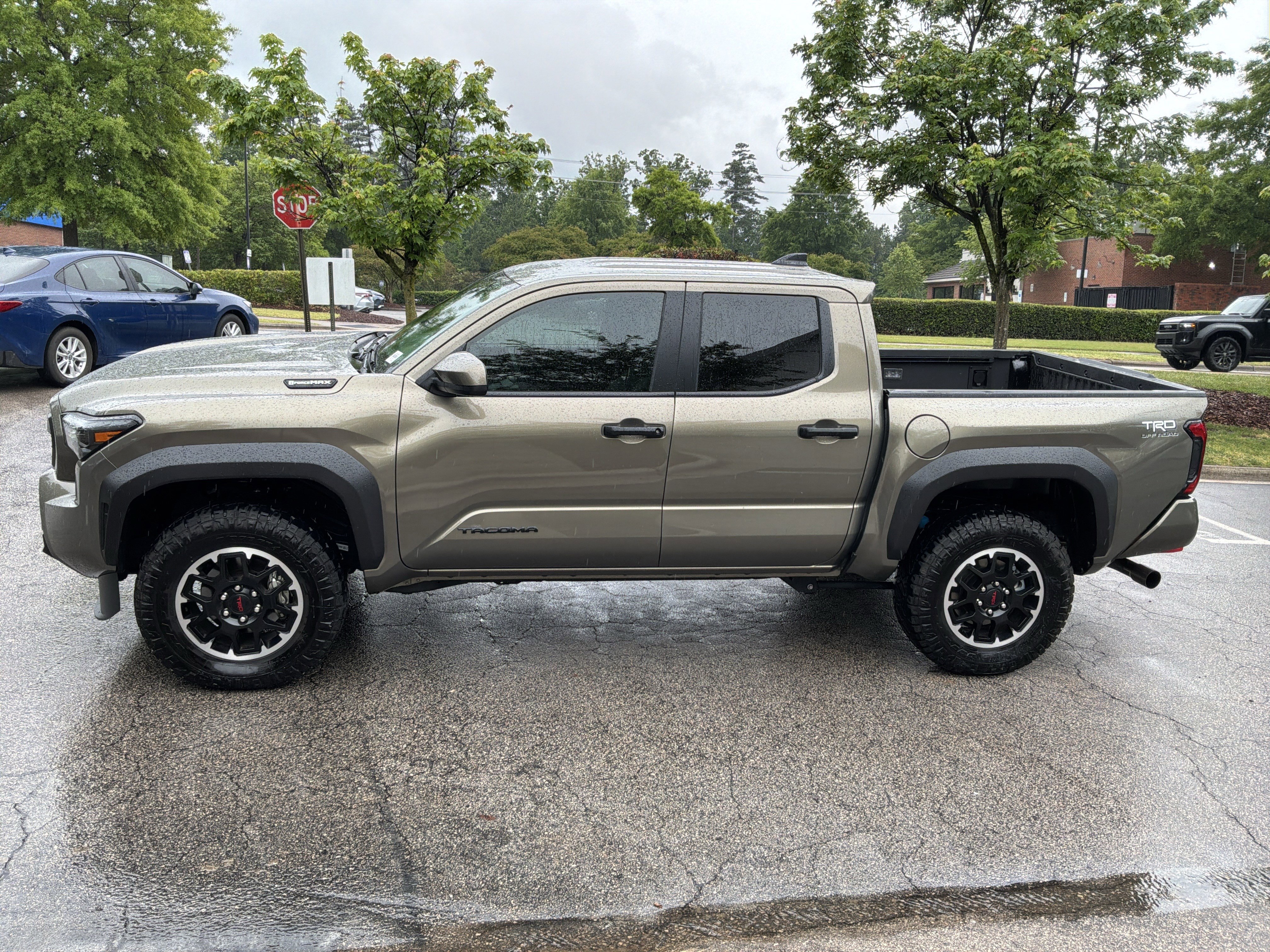 Used 2025 Toyota Tacoma TRD Off-Road AWD/4WD image 7