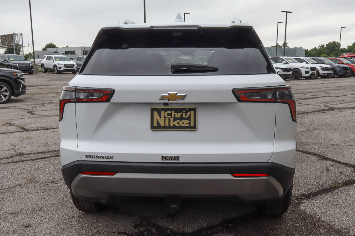Used 2025 Chevrolet Equinox LT w/ Convenience Package II FWD image 5