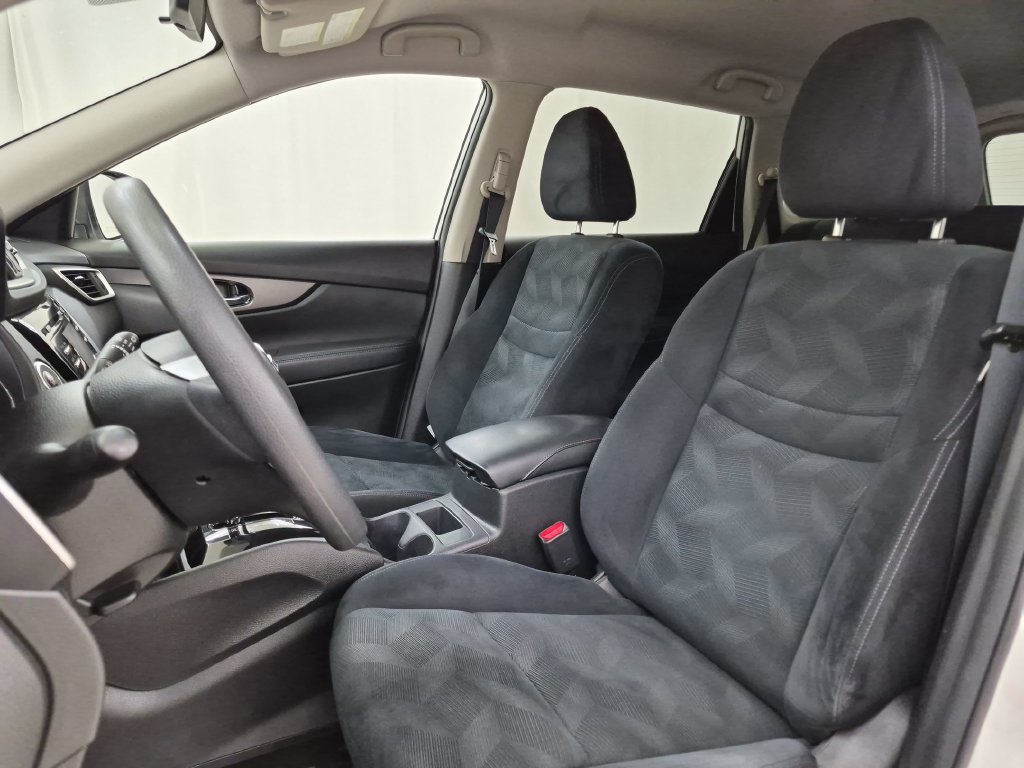 Used 2016 Nissan Rogue SV AWD/4WD image 13