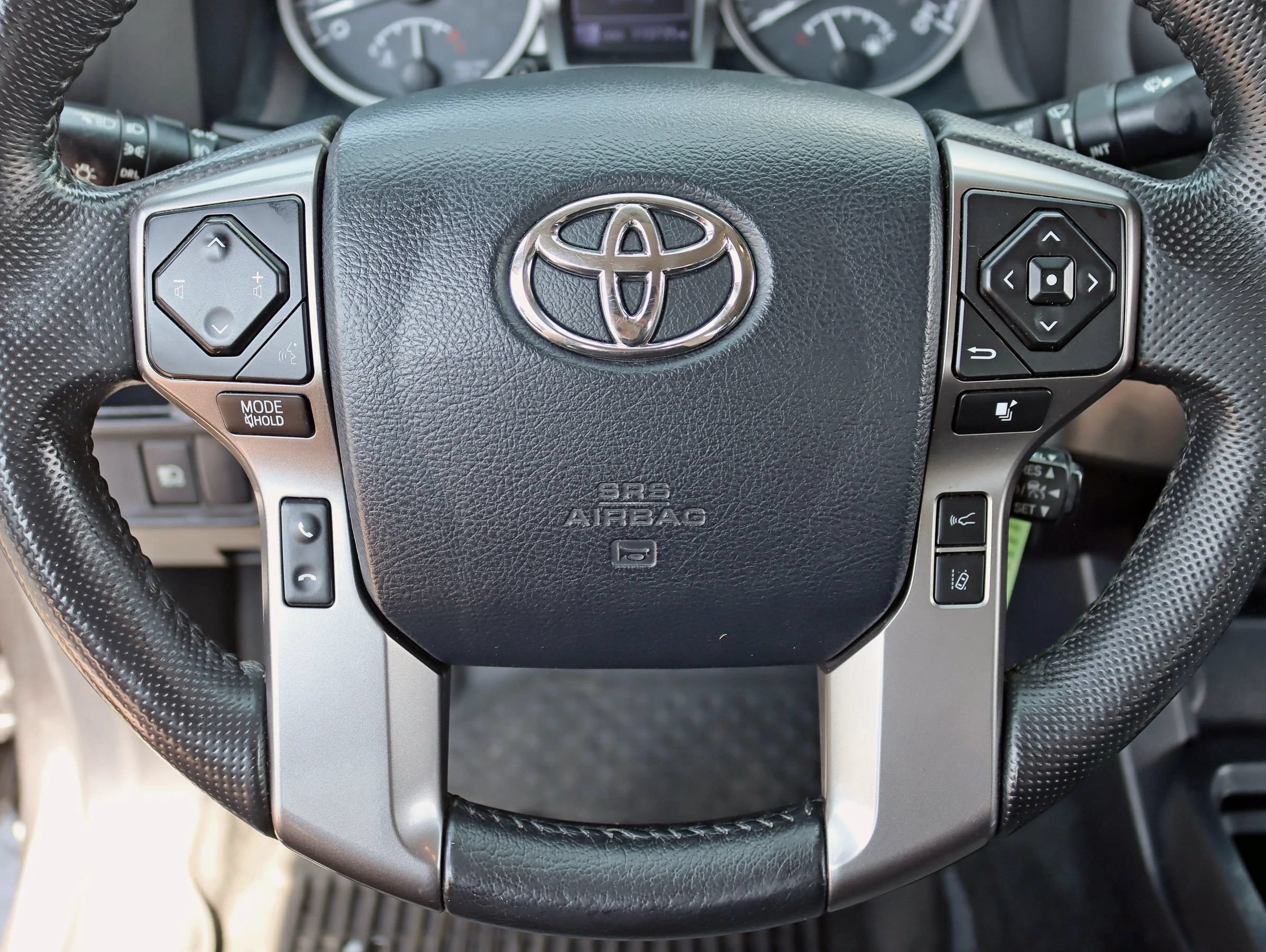 Used 2018 Toyota Tacoma SR5 AWD/4WD image 18