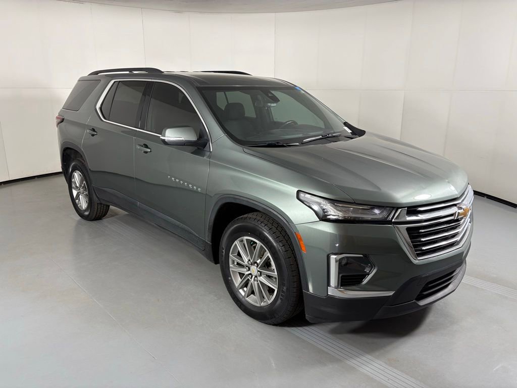 Used 2023 Chevrolet Traverse LT FWD image 2