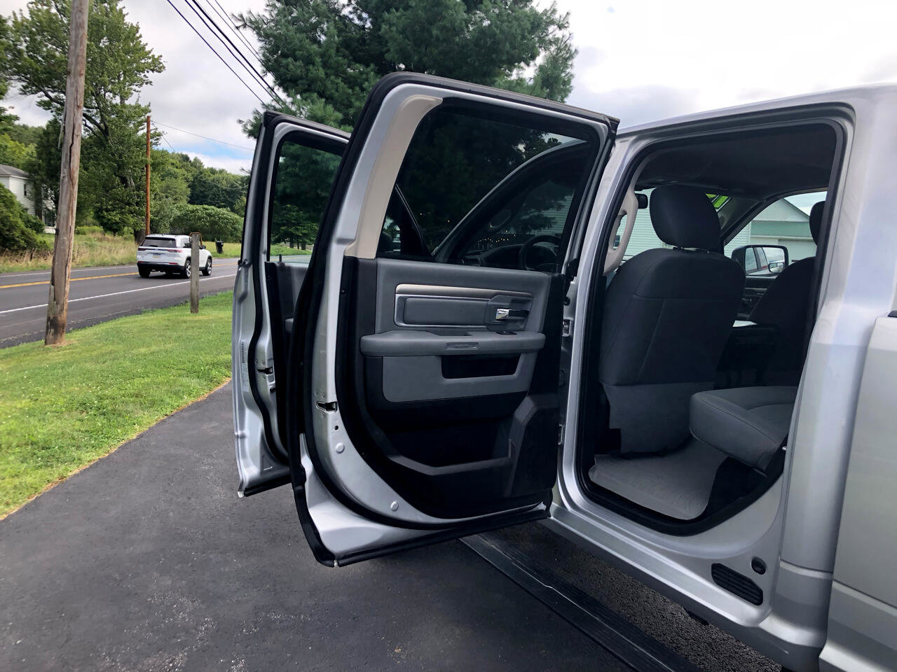 Used 2015 RAM 2500 SLT image 39