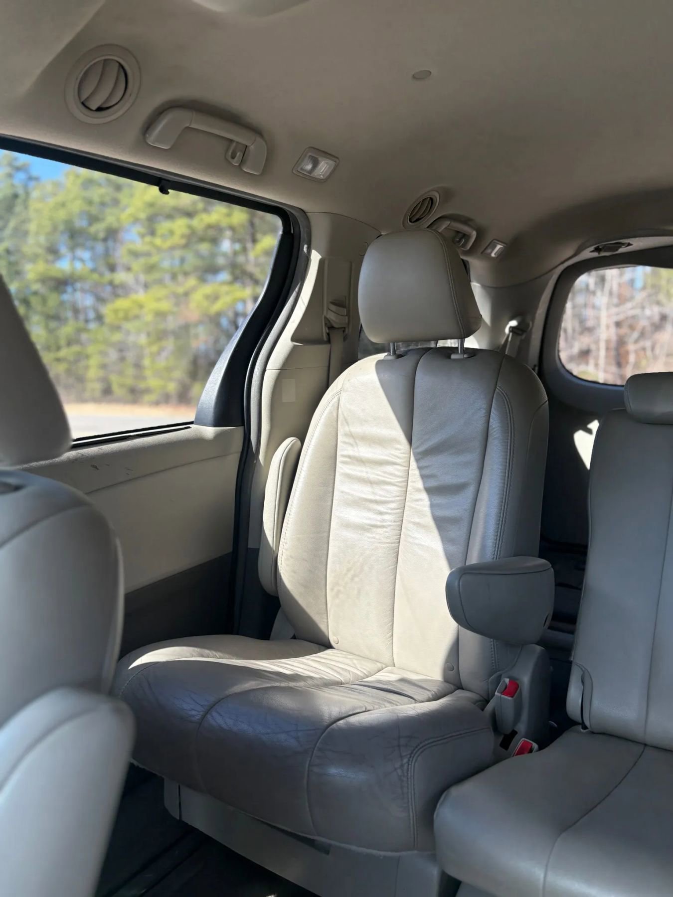 Used 2011 Toyota Sienna XLE w/ Entertainment Pkg image 40