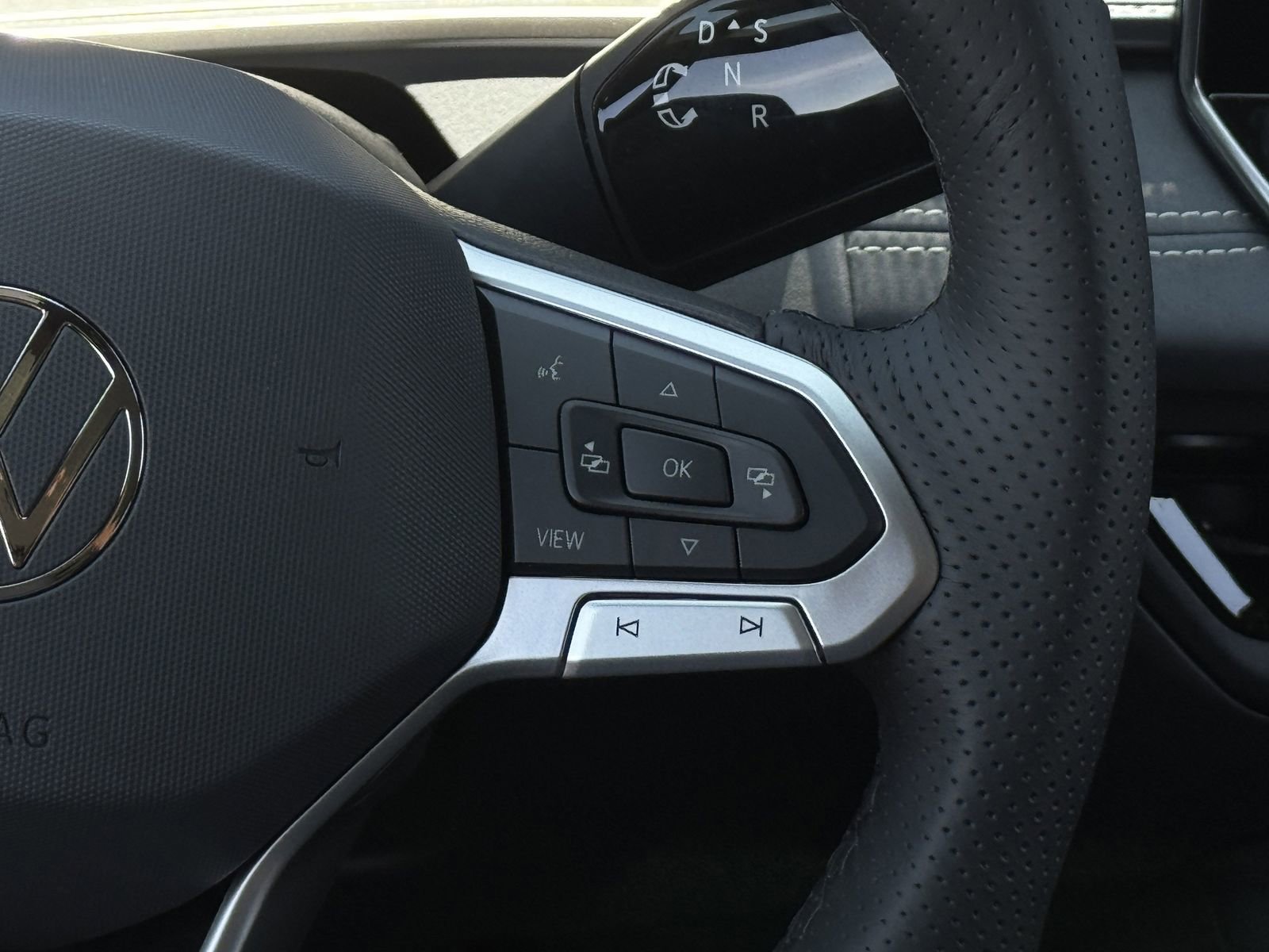 New 2026 Volkswagen Tiguan SE R-Line FWD image 18