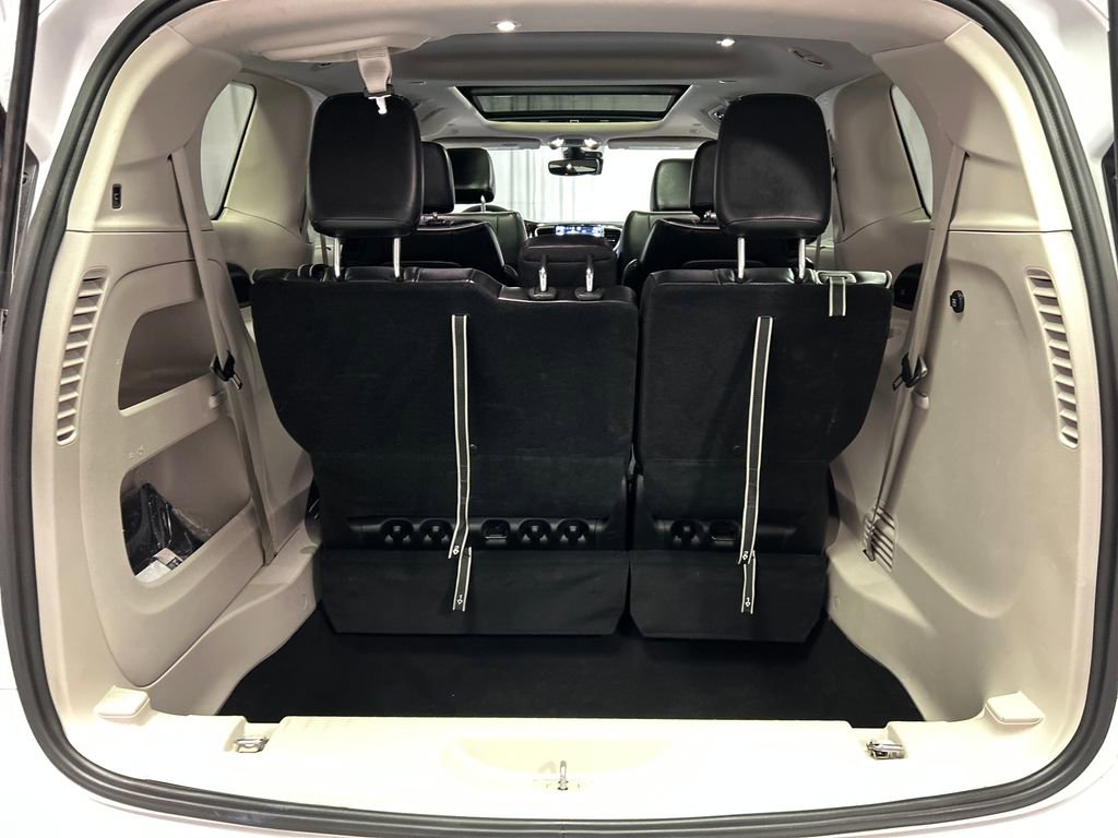 Used 2024 Chrysler Pacifica Limited image 26
