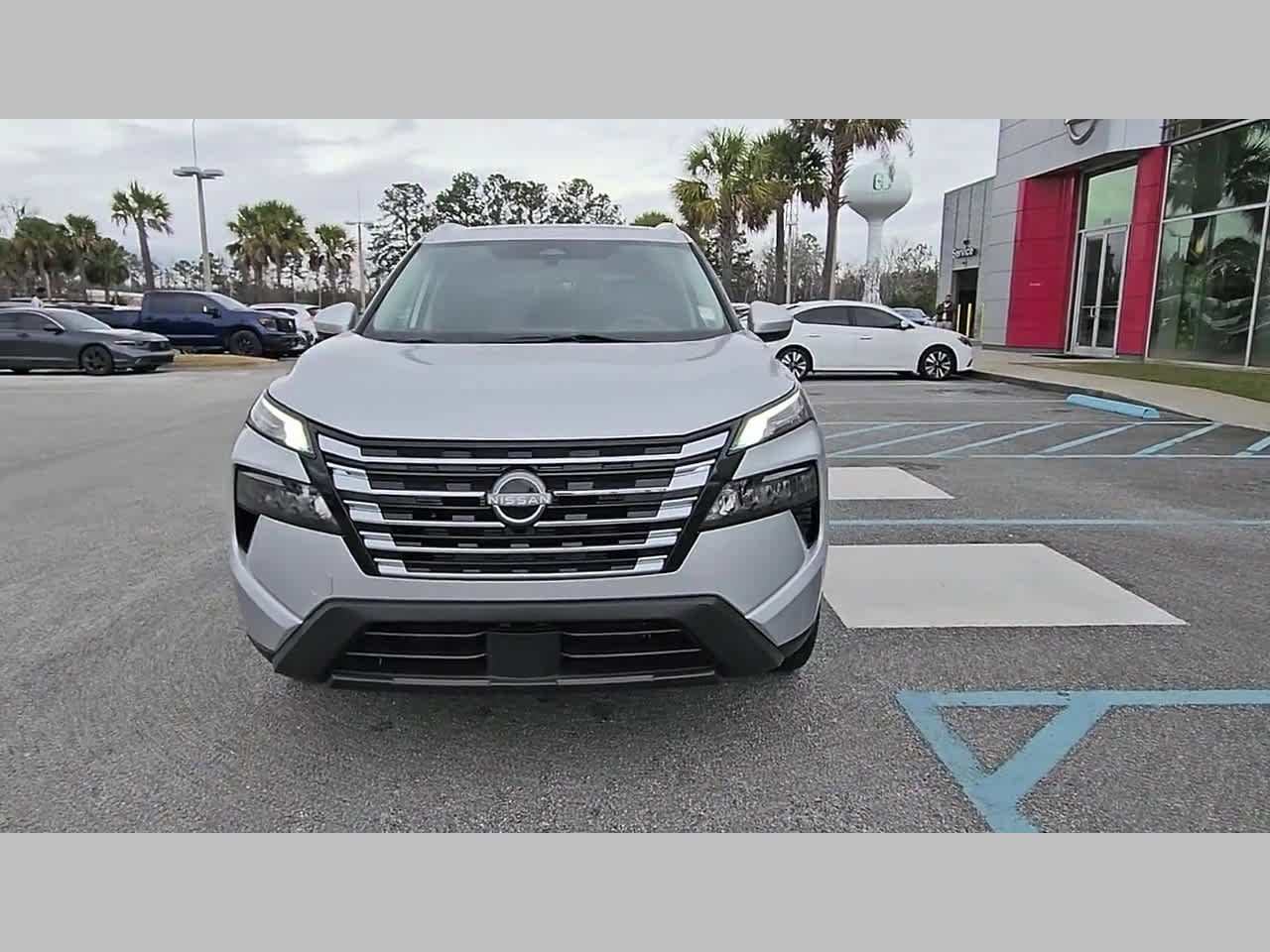 Used 2024 Nissan Rogue SV w/ SV Premium Package image 19