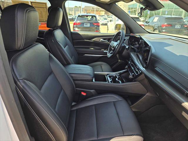 Used 2025 Chevrolet Traverse LT AWD/4WD image 11