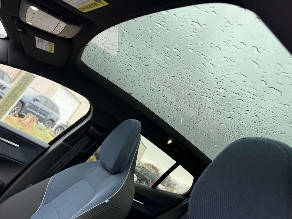 New 2026 Volvo EX30 Plus w/ Protection Package Premier image 17