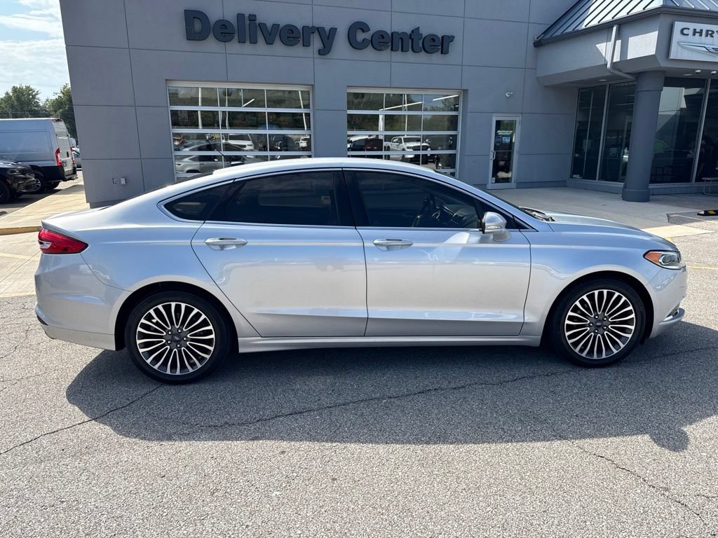 Used 2018 Ford Fusion SE w/ Fusion SE Technology Package FWD image 4
